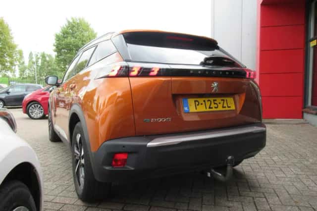 Peugeot e-2008 (2022) thumbnail 2