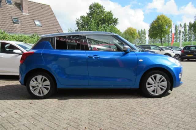 Suzuki Swift (2021) thumbnail 4
