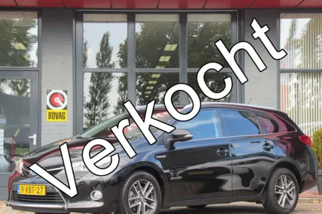 Toyota Auris (2014) thumbnail 1