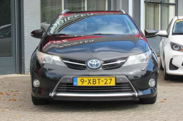 Toyota Auris (2014) thumbnail 2