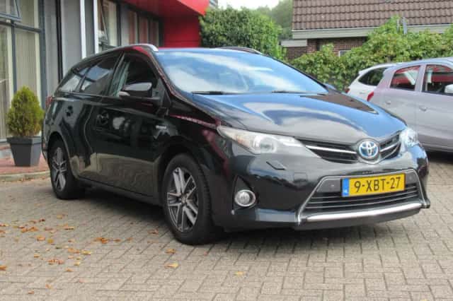Toyota Auris (2014) thumbnail 3