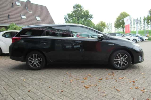 Toyota Auris (2014) thumbnail 4