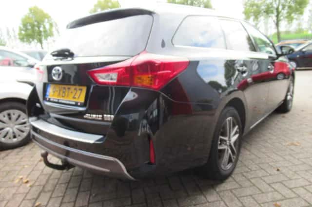Toyota Auris (2014) thumbnail 6