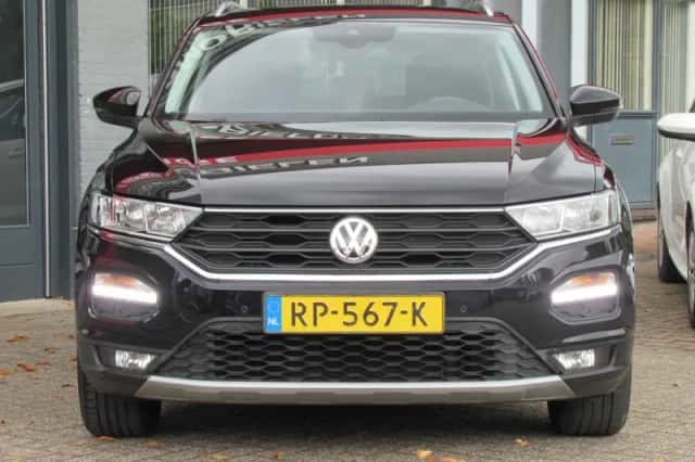 Volkswagen T-Roc (2018) thumbnail 2