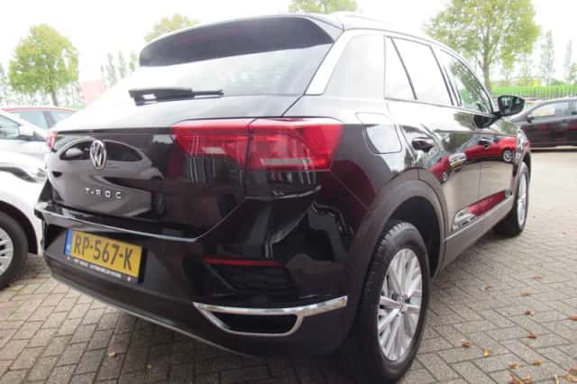 Volkswagen T-Roc (2018) thumbnail 6
