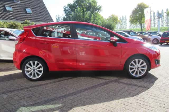 Ford Fiesta (2016) thumbnail 4