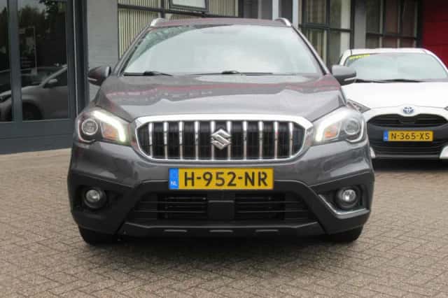 Suzuki S-Cross (2018) thumbnail 2
