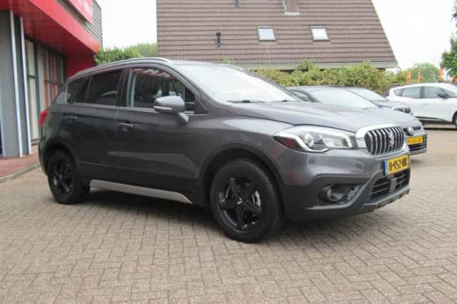 Suzuki S-Cross (2018) thumbnail 3