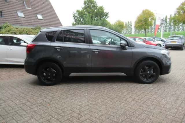 Suzuki S-Cross (2018) thumbnail 4