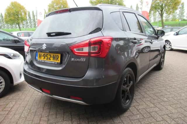 Suzuki S-Cross (2018) thumbnail 5
