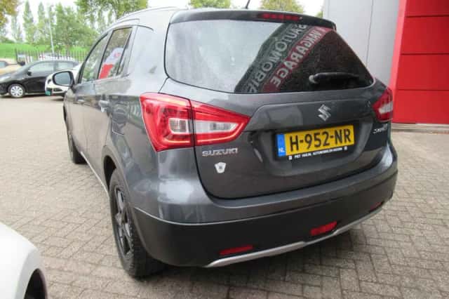 Suzuki S-Cross (2018) thumbnail 6