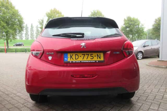 Peugeot 208 (2016) thumbnail 6