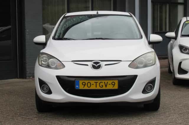 Mazda 2 (2012) thumbnail 4