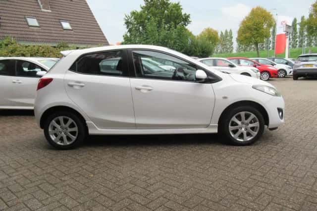 Mazda 2 (2012) thumbnail 6