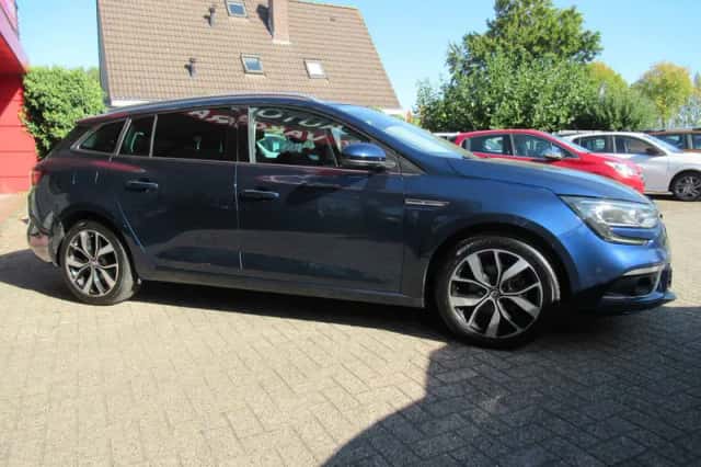 Renault Mégane (2018) thumbnail 3