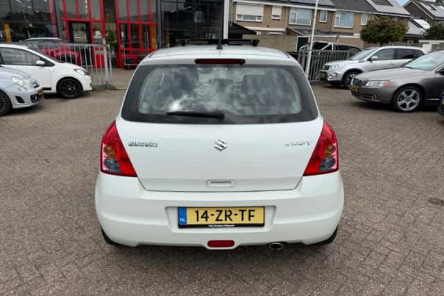 Suzuki Swift (2008) thumbnail 4