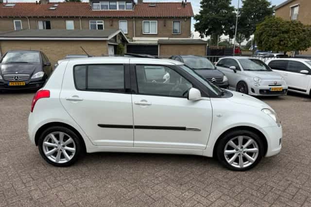 Suzuki Swift (2008) thumbnail 6