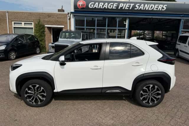 Toyota Yaris Cross (2022) thumbnail 3