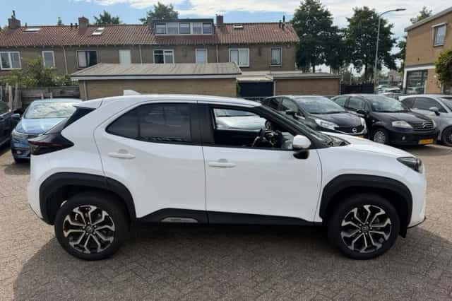 Toyota Yaris Cross (2022) thumbnail 4