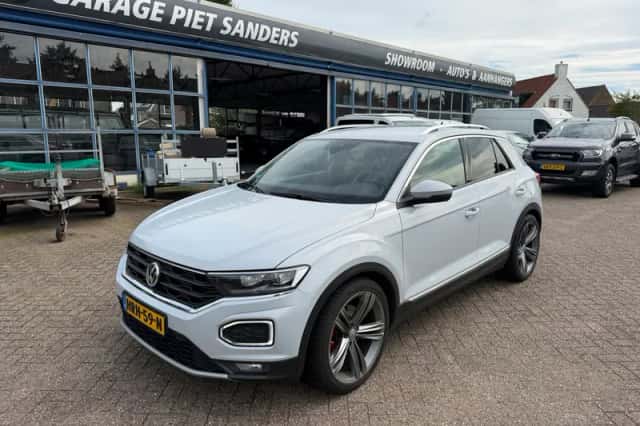 Volkswagen T-Roc (2018) thumbnail 1