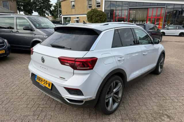 Volkswagen T-Roc (2018) thumbnail 2