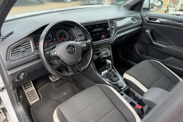 Volkswagen T-Roc (2018) thumbnail 3