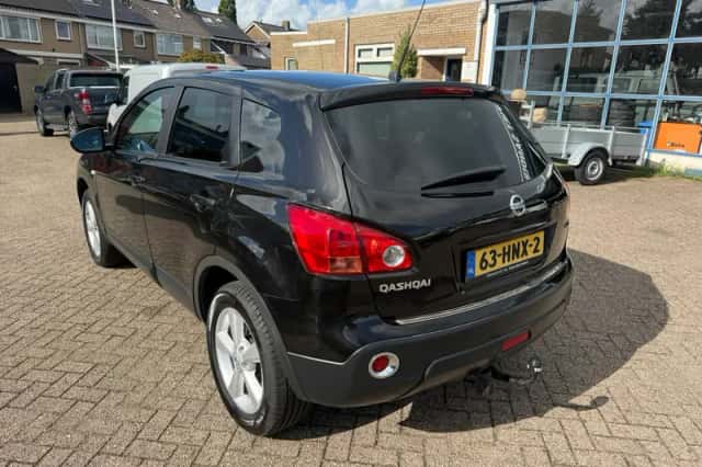 Nissan Qashqai (2009) thumbnail 3
