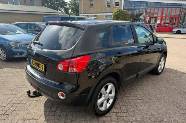 Nissan Qashqai (2009) thumbnail 5