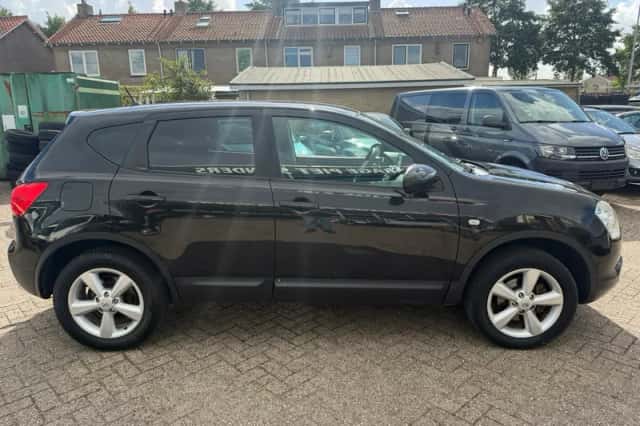 Nissan Qashqai (2009) thumbnail 6