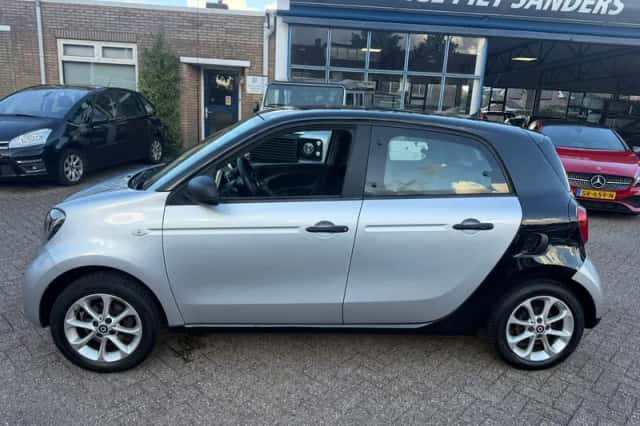 Smart Forfour (2016) thumbnail 3