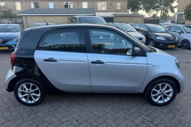 Smart Forfour (2016) thumbnail 4