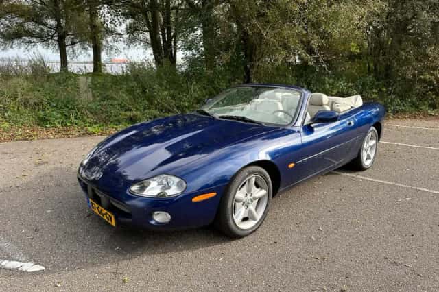 Jaguar XK8 (2000) thumbnail 1