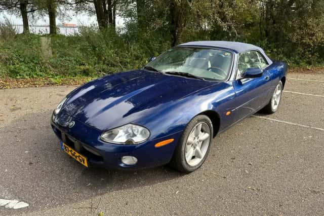 Jaguar XK8 (2000) thumbnail 2