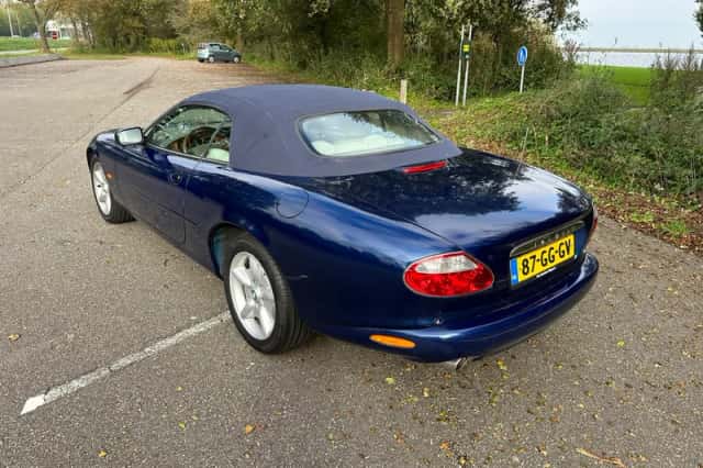 Jaguar XK8 (2000) thumbnail 3