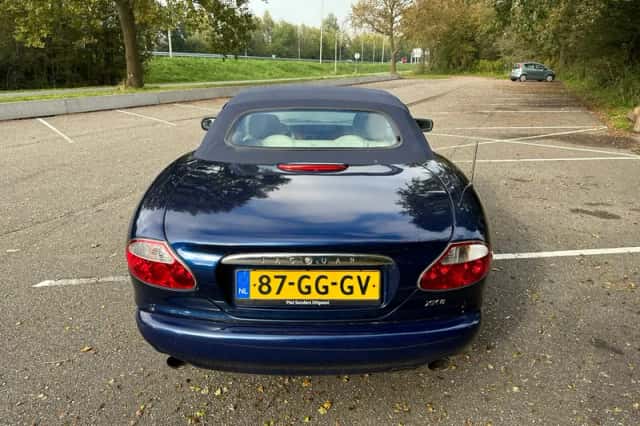 Jaguar XK8 (2000) thumbnail 4
