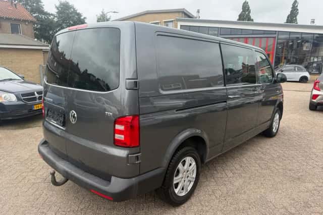 Volkswagen Transporter (2016) thumbnail 2