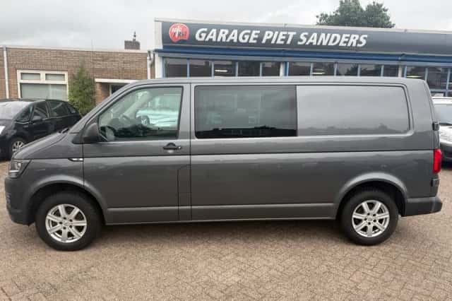 Volkswagen Transporter (2016) thumbnail 3