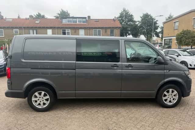 Volkswagen Transporter (2016) thumbnail 4
