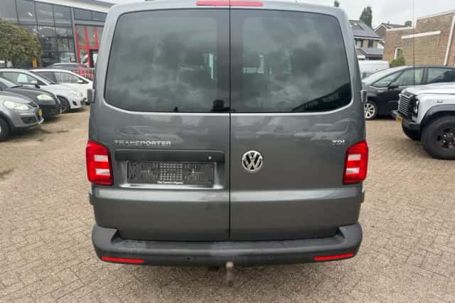 Volkswagen Transporter (2016) thumbnail 6