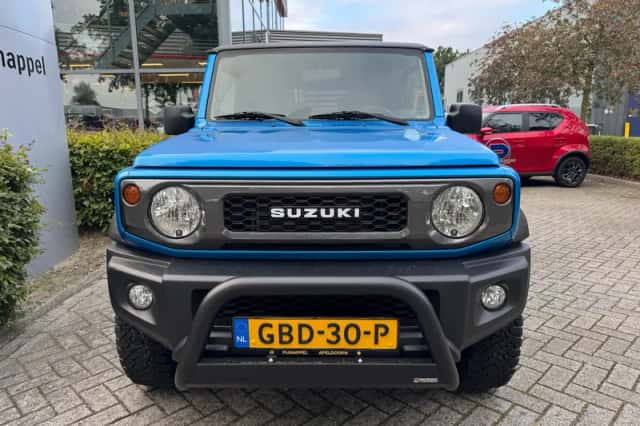 Suzuki Jimny (2023) thumbnail 4