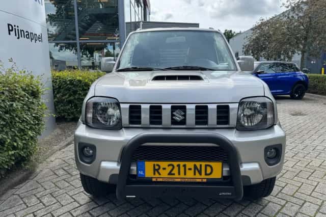 Suzuki JIMNY (2016) thumbnail 5