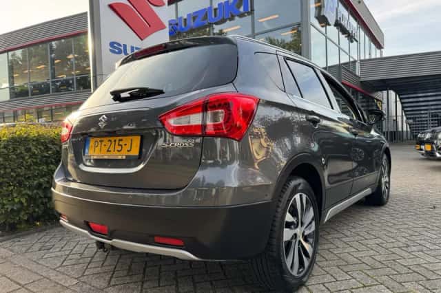 Suzuki S-Cross (2017) thumbnail 2