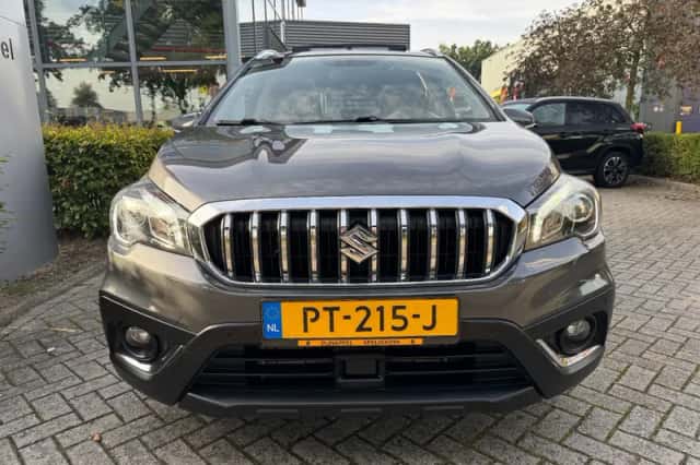 Suzuki S-Cross (2017) thumbnail 4