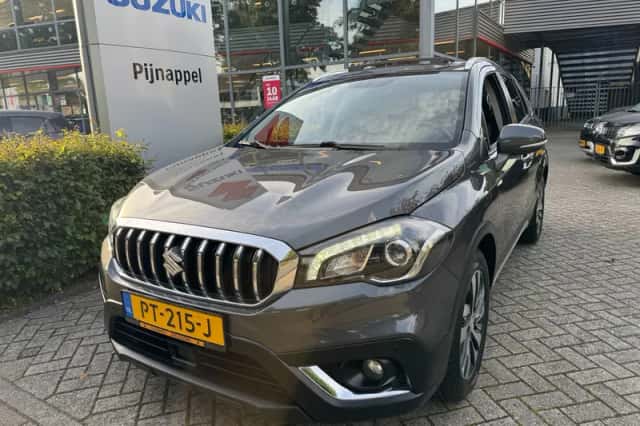 Suzuki S-Cross (2017) thumbnail 5