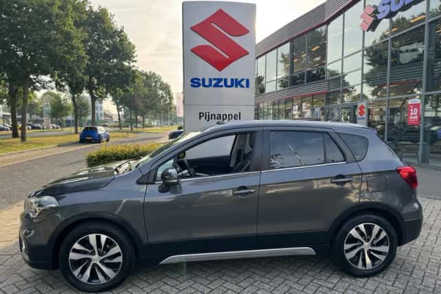 Suzuki S-Cross (2017) thumbnail 6