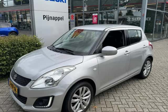 Suzuki Swift (2015) thumbnail 3