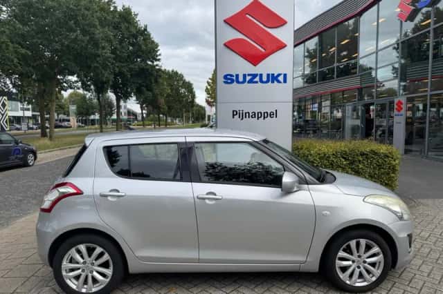 Suzuki Swift (2015) thumbnail 6