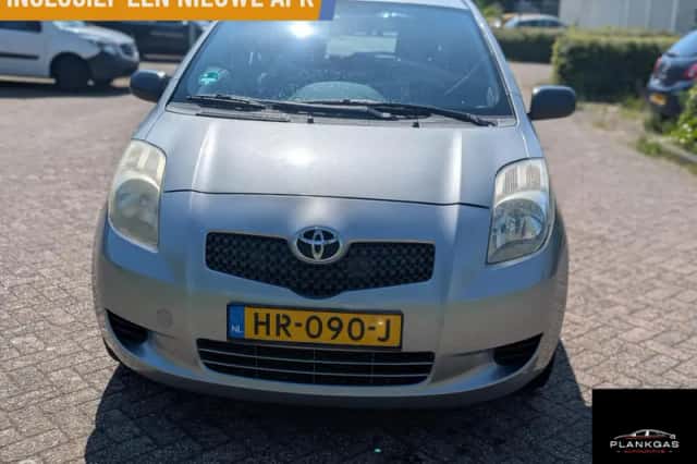 Toyota Yaris (2006) thumbnail 2