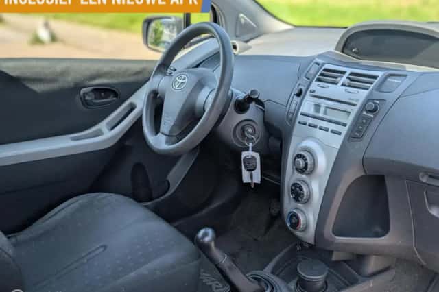 Toyota Yaris (2006) thumbnail 4