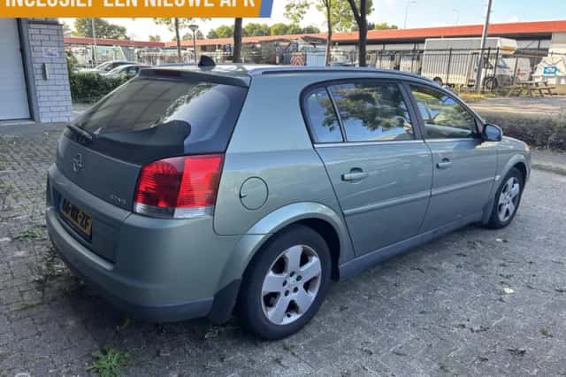 Opel Signum (2003) thumbnail 4